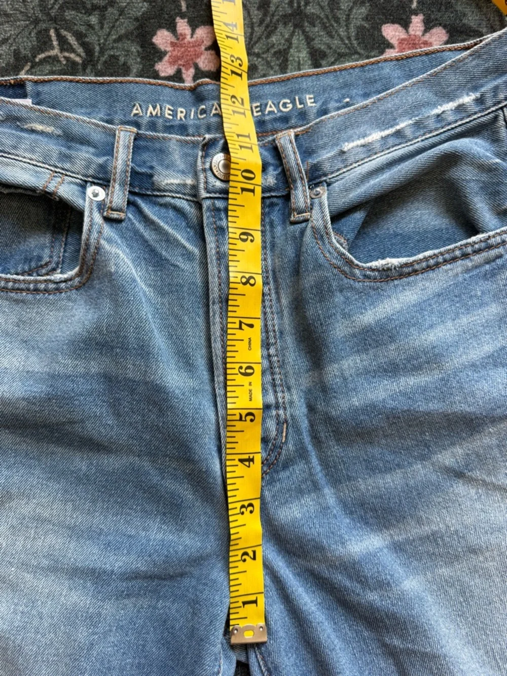 American Eagle Outfitters Light Wash High-Rise Wide Leg Crop Jeans - Picture 4 of 8